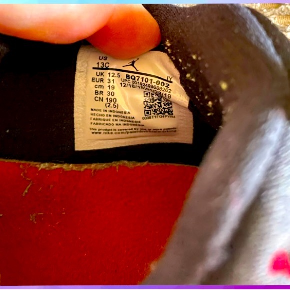 Youth Jordan’s size 13 - Picture 5 of 5